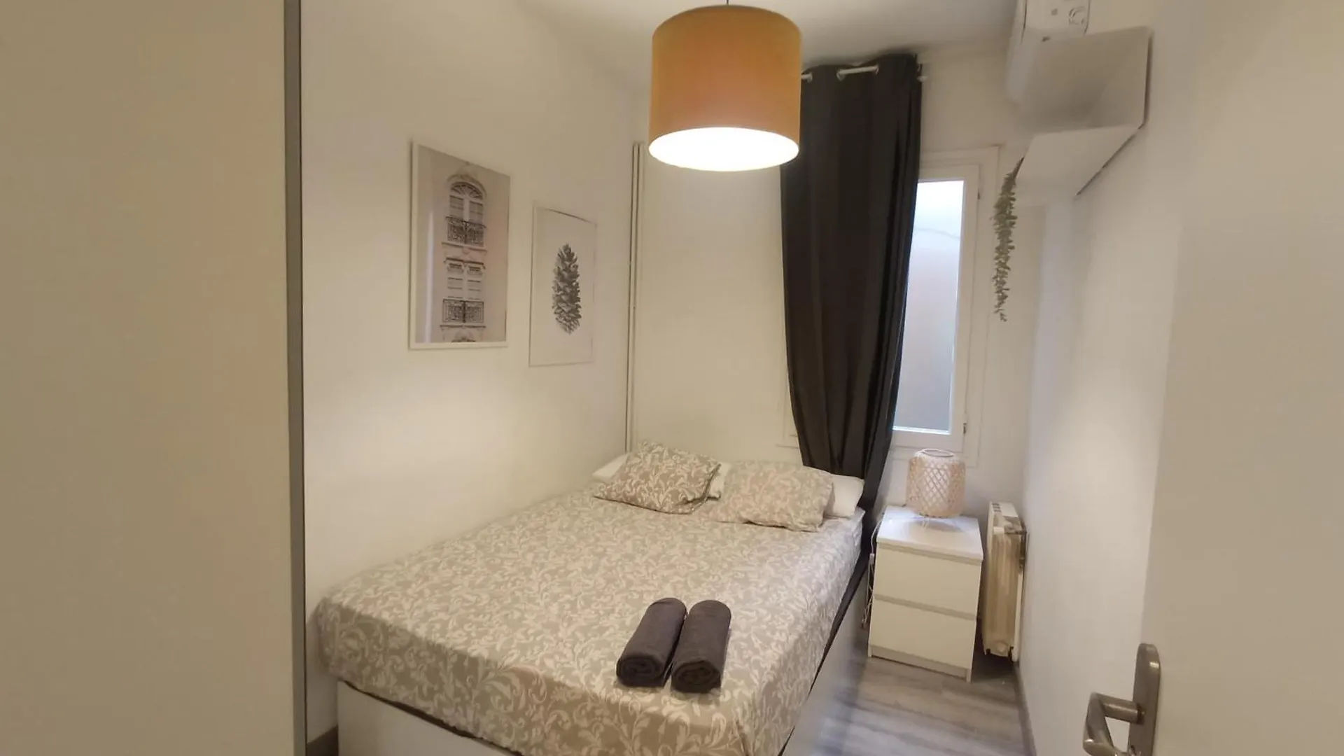Private Rooms On Tamarit Street Barcelona Hostel