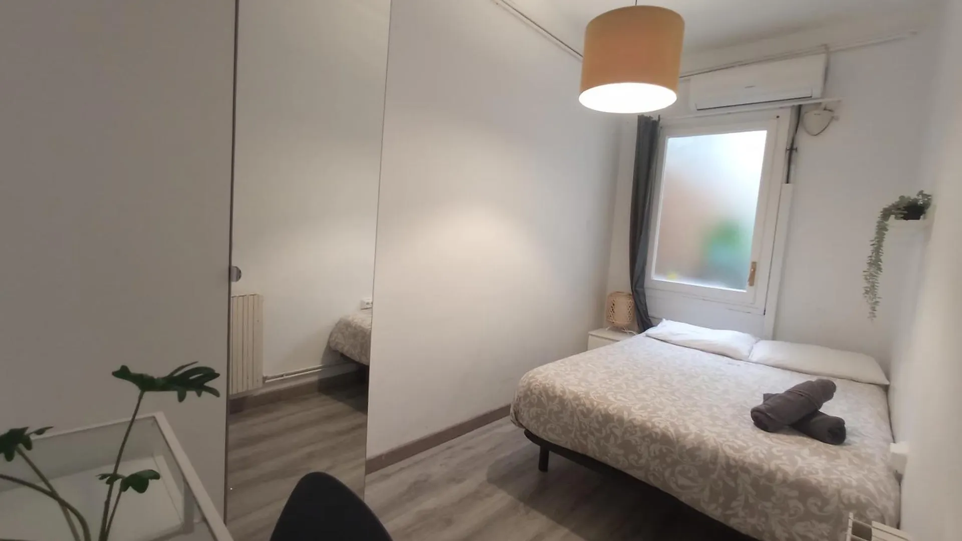 Hostel Private Rooms On Tamarit Street Barcelona