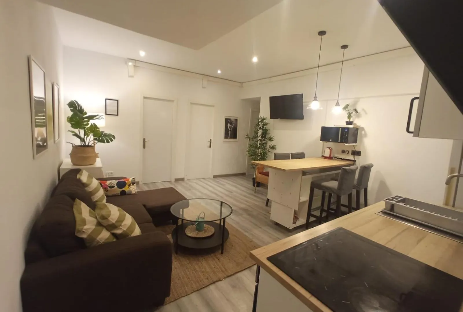 Private Rooms On Tamarit Street Barcelona 0*,  Spain