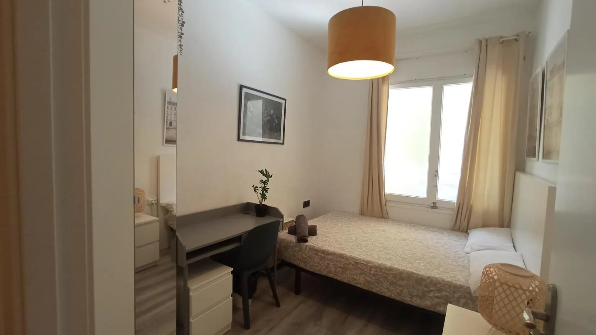 Private Rooms On Tamarit Street Barcelona