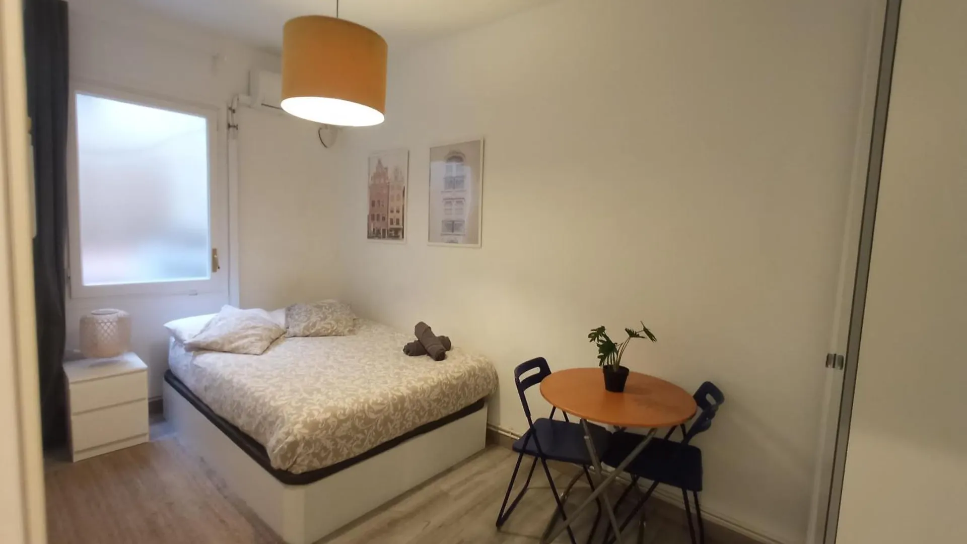 Private Rooms On Tamarit Street location
