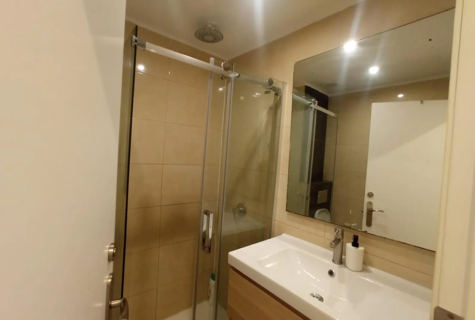 Private Rooms On Tamarit Street 바르셀로나 0*,